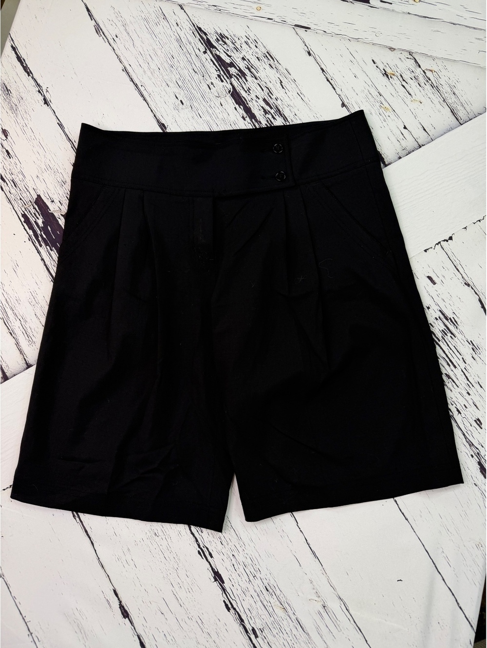BCBG Y2K Pleated High-Waisted Black Tailored Shorts Modern Minimalist Women 8